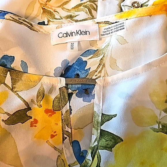 Calvin Klein Floral Roll Tab Short Sleeve Blouse - Picture 1 of 7